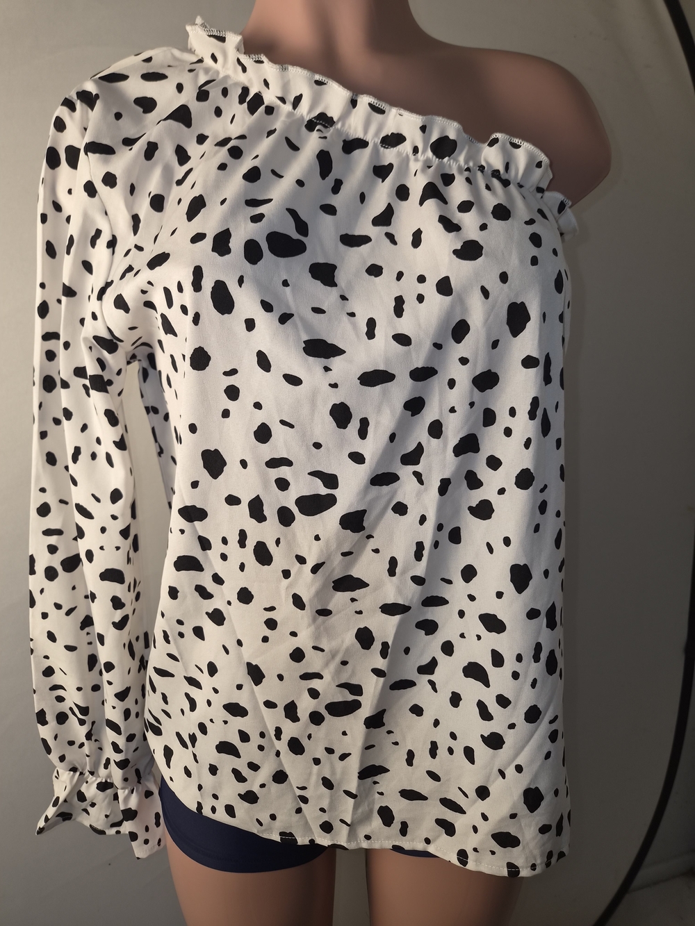 SHEIN Black & White One-Shoulder Spot Print Blouse